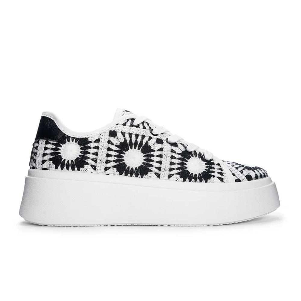 NIB Dirty Laundry Recreation Crochet Sneaker in Black & White - Women's Size 7.5 - Picture 5 of 7